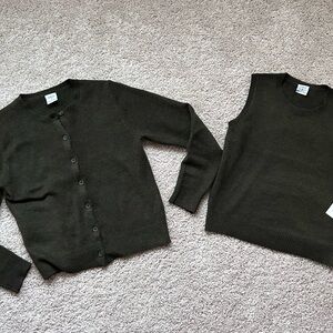2 pc Set Olive green cardigan & Top. XS-S